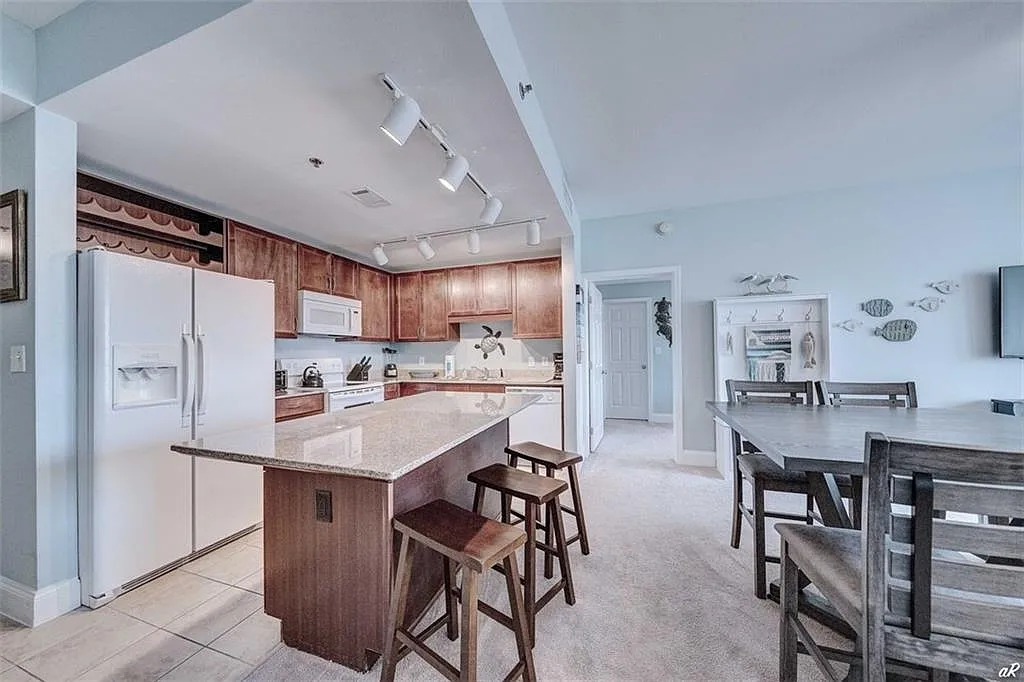 3 bed, 2.0 bath, 1262 sqft, $2,500 — Photo 4