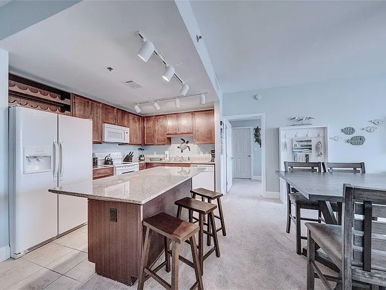 9860 Thomas South Dr S #711 — Photo 4