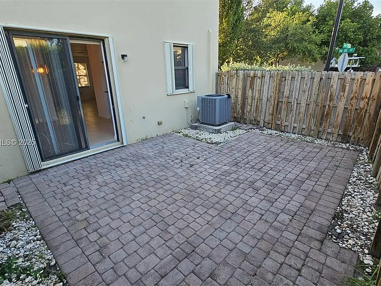 8785 NW 116th Ct — Photo 7