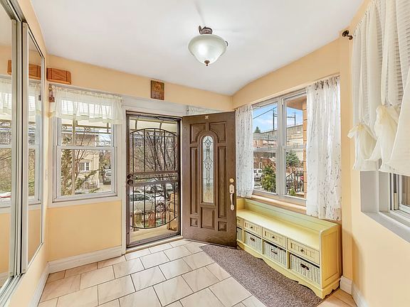 4th image of 2226 29th St