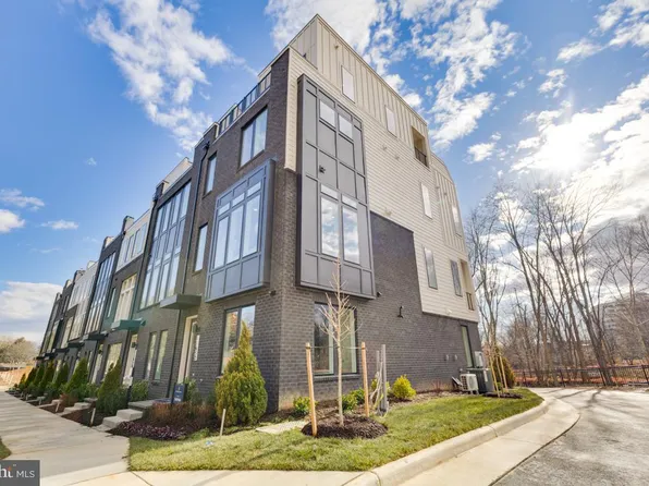 11589 Patriotic Ln, Reston, VA 20190