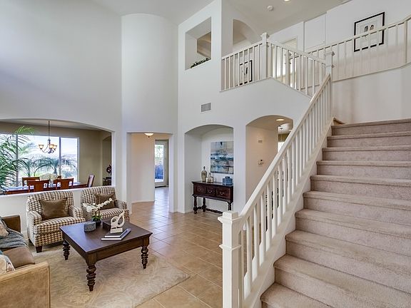 1604 Sapphire - Living Room