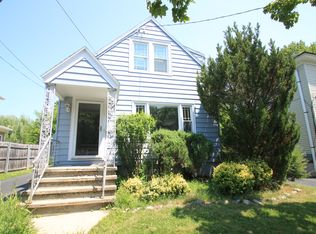 38 Glenwood Blvd, Hudson, NY 12534
