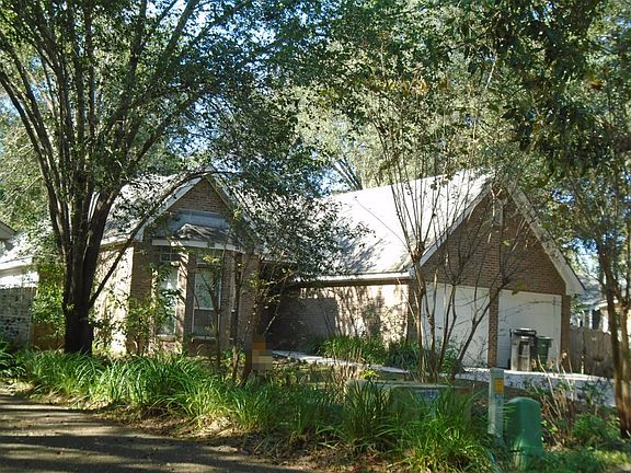 3rd image of 2634 Cotuit Ln