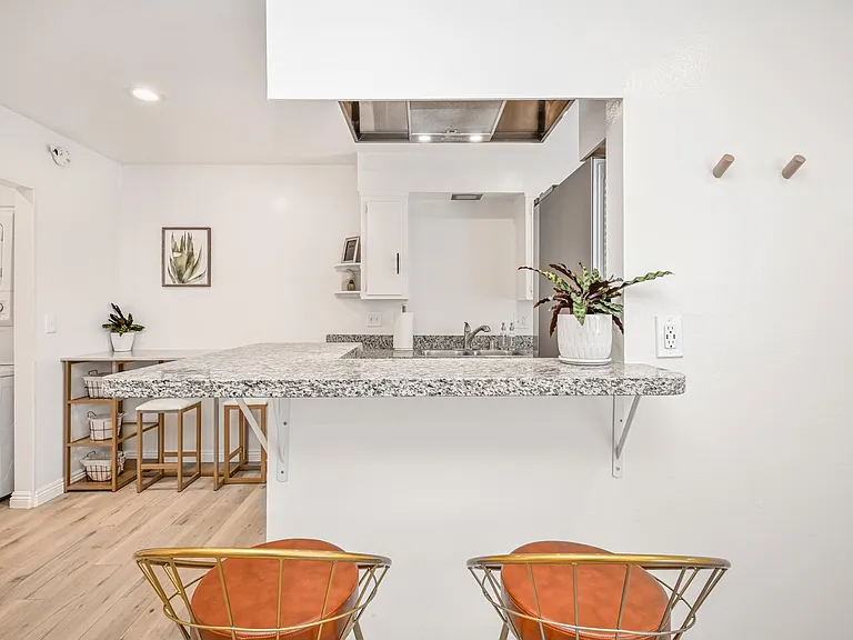 177 Virginia Pl #B — Photo 8