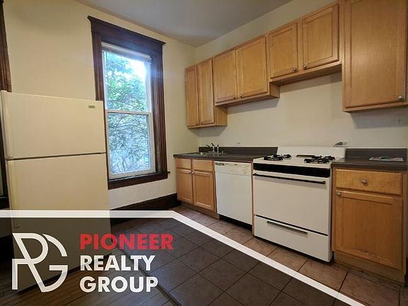 5th image of 2258 N Southport Ave #3