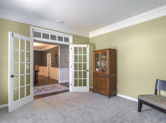 4th image of 309 Hollybrook Cres