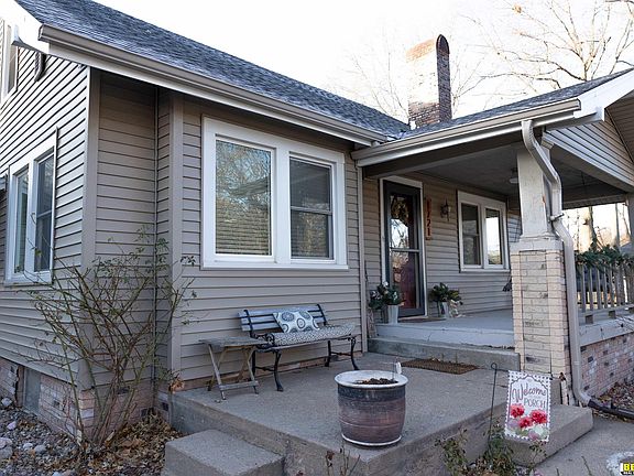 4th image of 1721 4th Ave