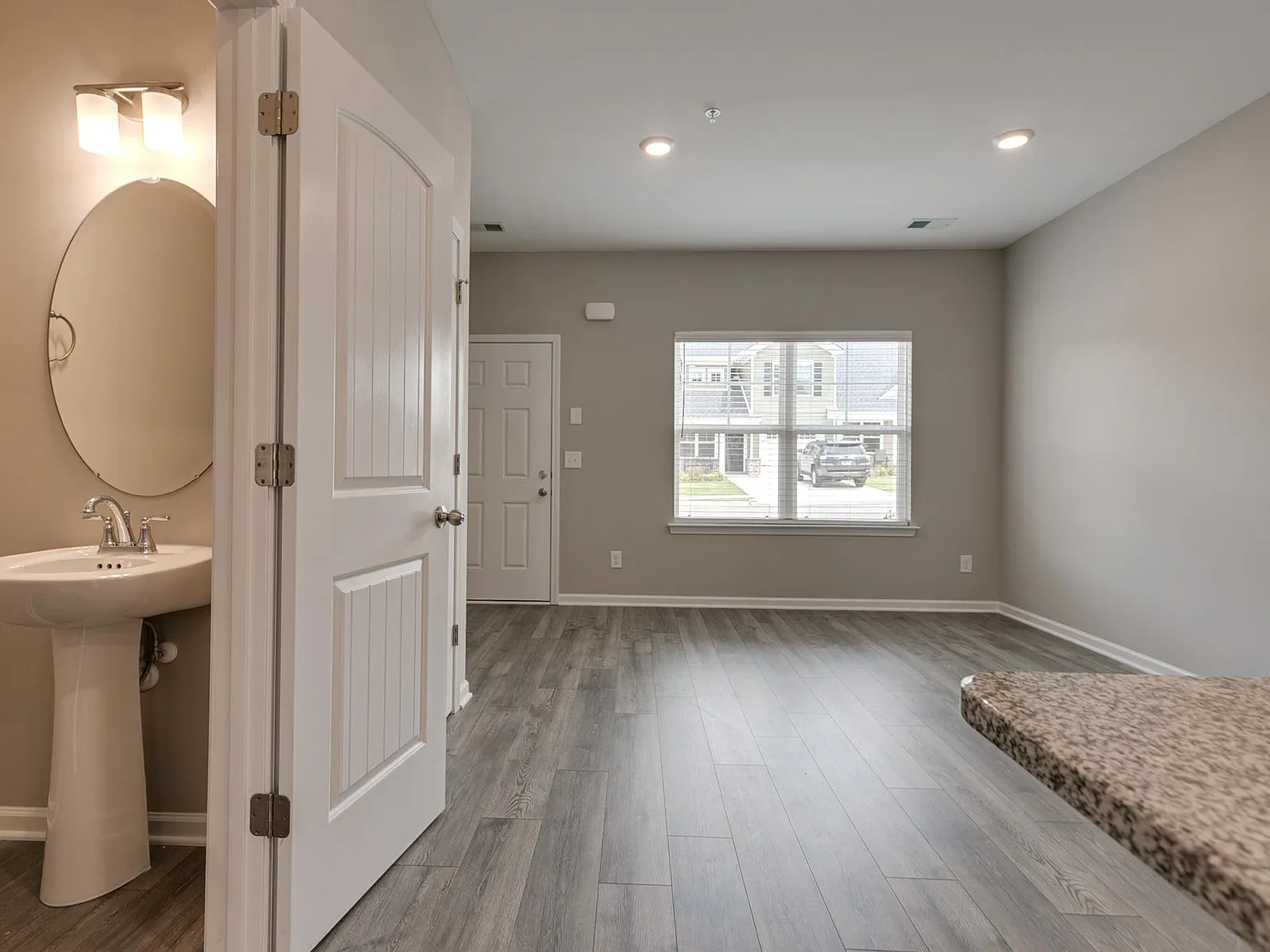 2 bed, 2.5 bath, 1306 sqft, $1,550 — Photo 2