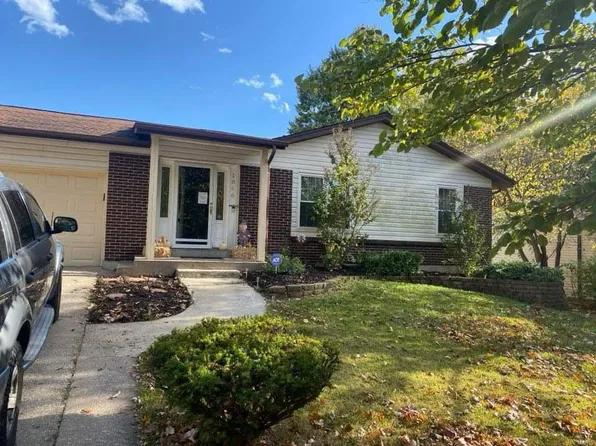1866 Lakeheights Ln, Saint Louis, MO 63138
