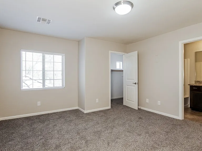 10320 W Devonshire Ave — Photo 12