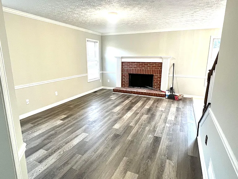 675 Rosehill Ln — Photo 7