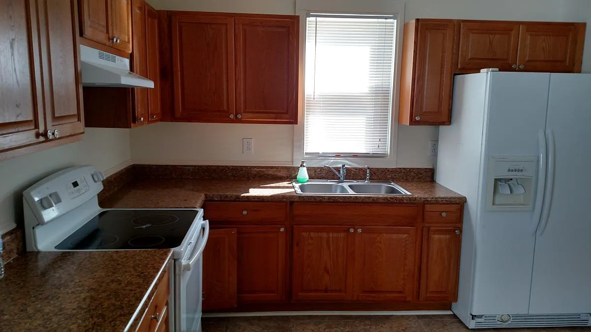 3 bed, 1240 sqft, $1,400 — Photo 1