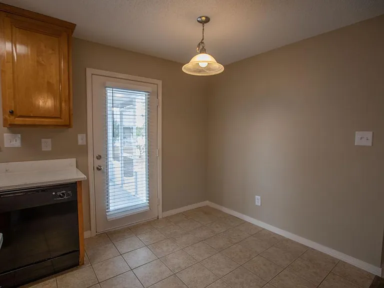 1220 Springfield Dr — Photo 7