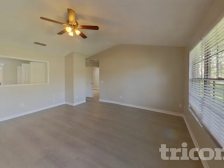 1715 Farm Way — Photo 3