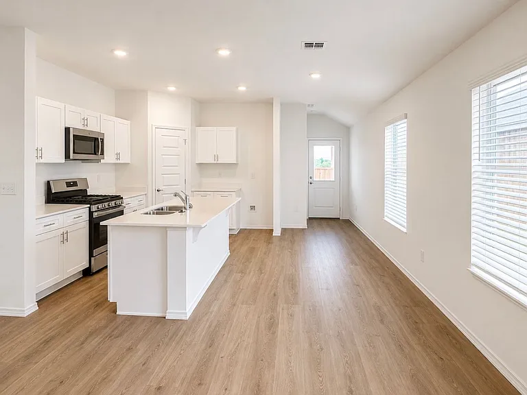 12917 Florence Ln — Photo 5