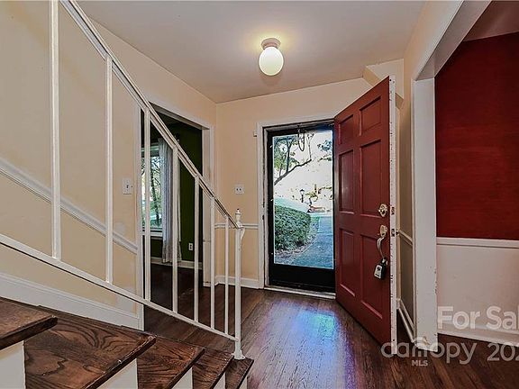 4th image of 5301 Glenbrier Dr