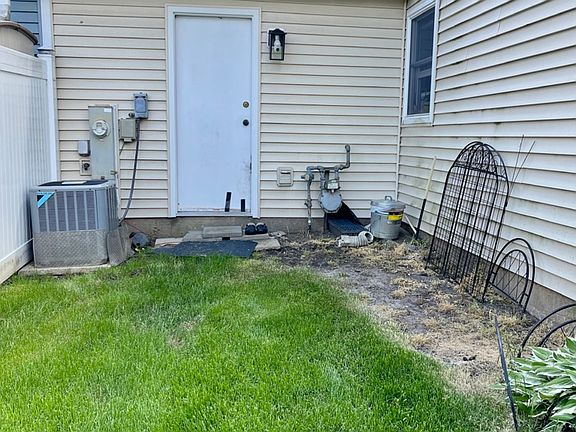 3rd image of 390 Hilton Dr #390