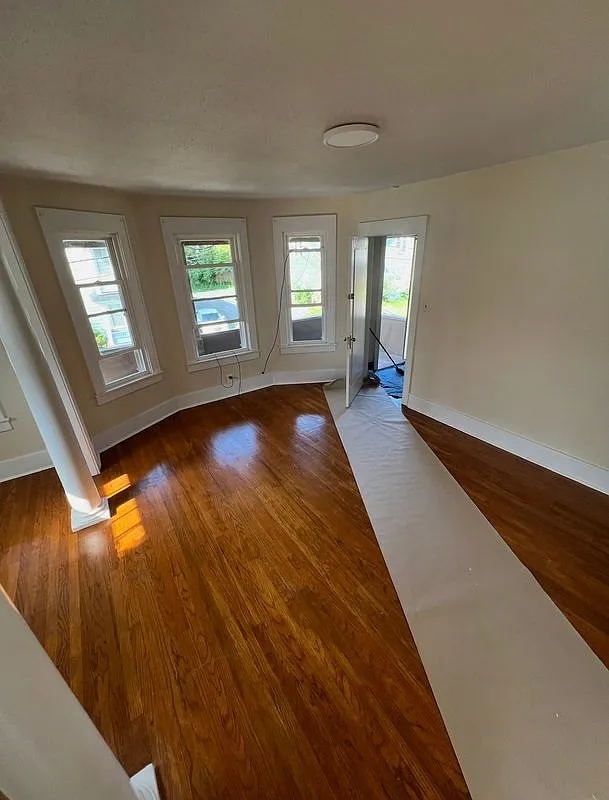 3 bed, 1.0 bath, 1146 sqft, $1,500 — Photo 2