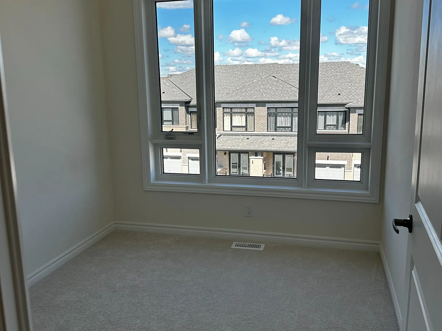 3 bed, $3,000 — Photo 4