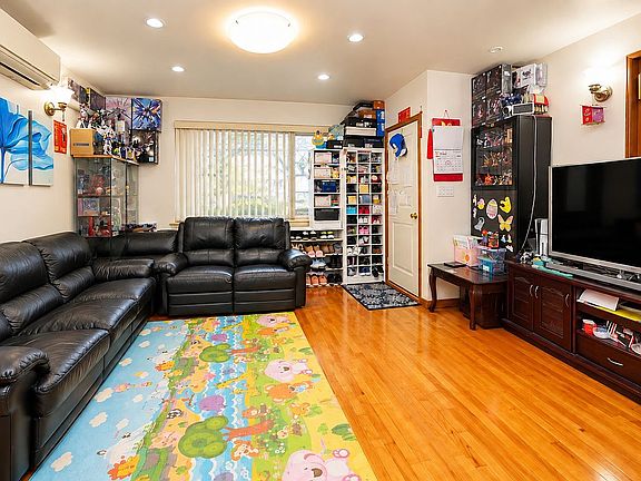 3rd image of 301 Bay 10th St