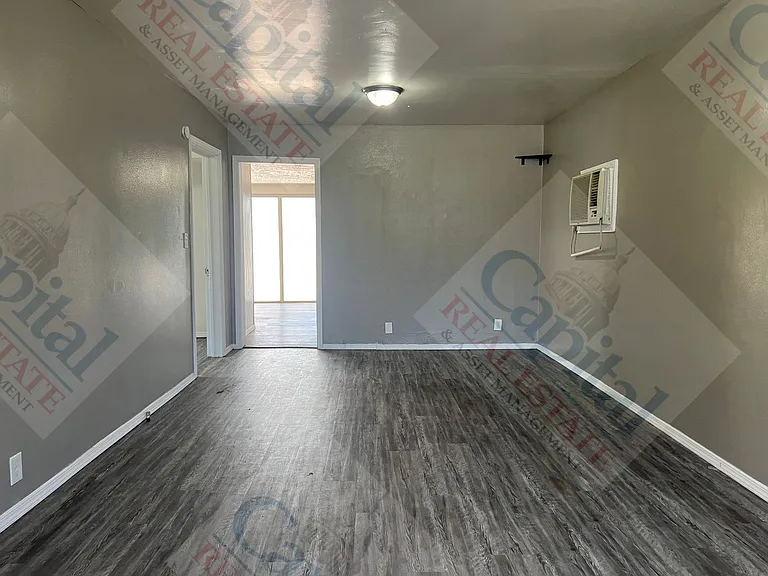 317 SE 24th St — Photo 2