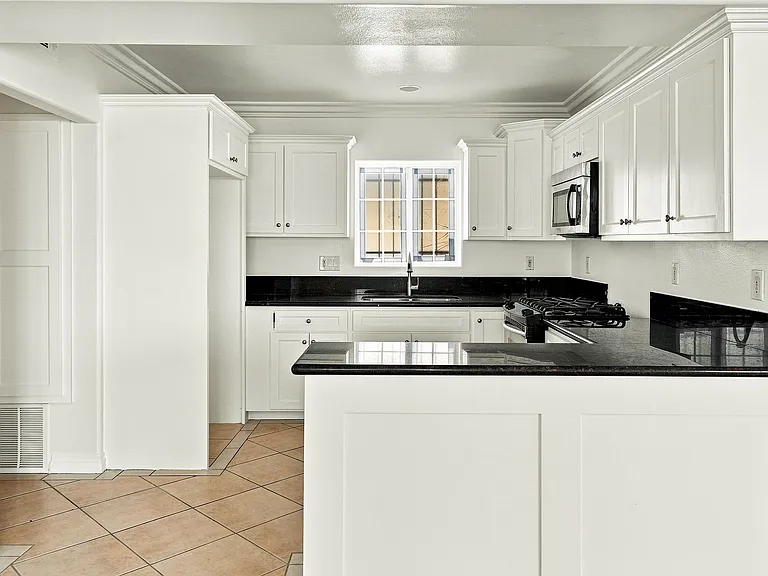 246 E Gage Ave — Photo 2