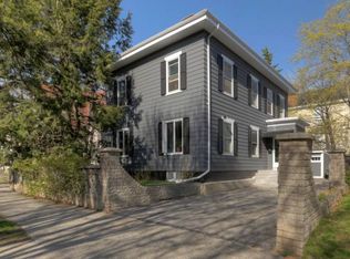 27 Thomas St, Portland, ME 04102