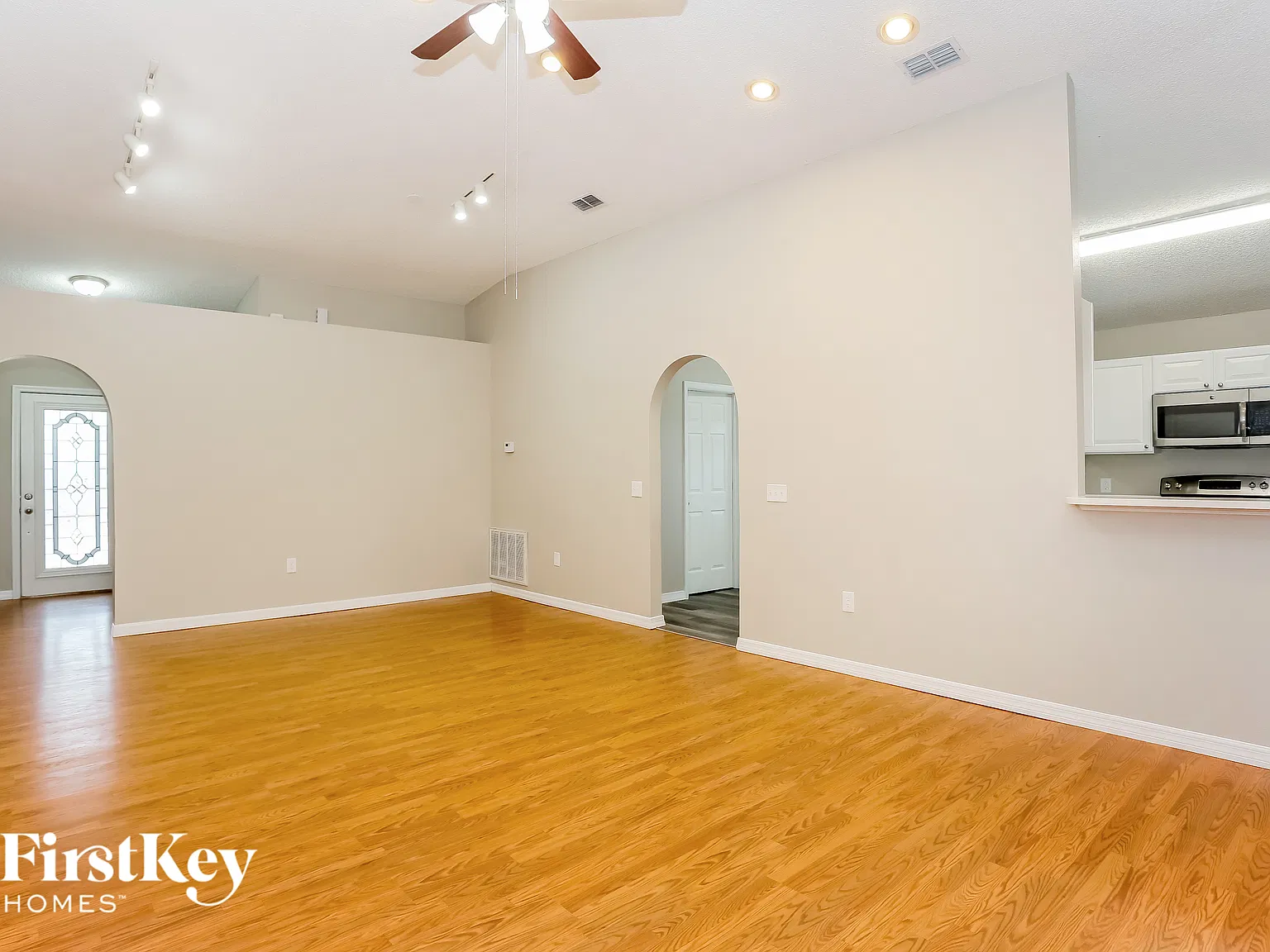 4 bed, 2.0 bath, 2075 sqft, $3,285 — Photo 3