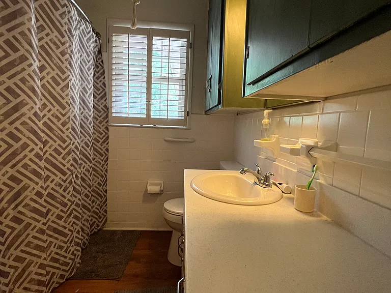 209 Faculty Blvd — Photo 11