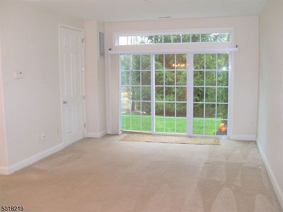4th image of 97 Limerick Ln #97