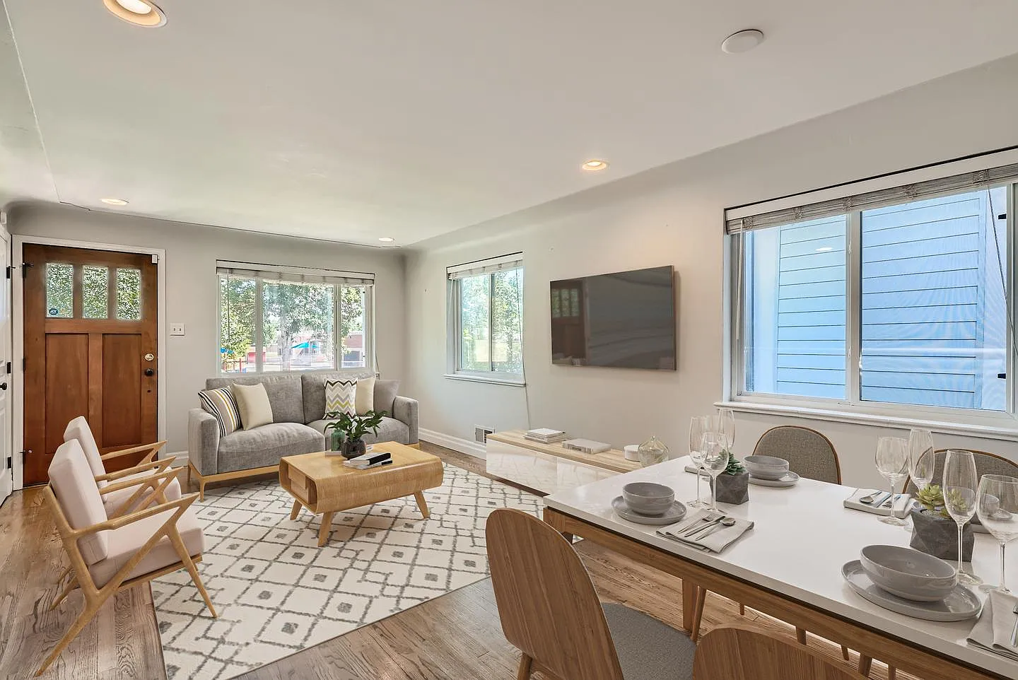 Updated Sunnyside gem with grassy fenced yard & patio — Photo 1