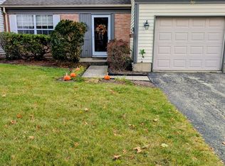 201 Bingham Cir, Mundelein, IL 60060