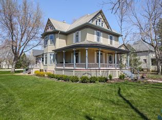 304 E 2nd Ave, Lennox, SD 57039