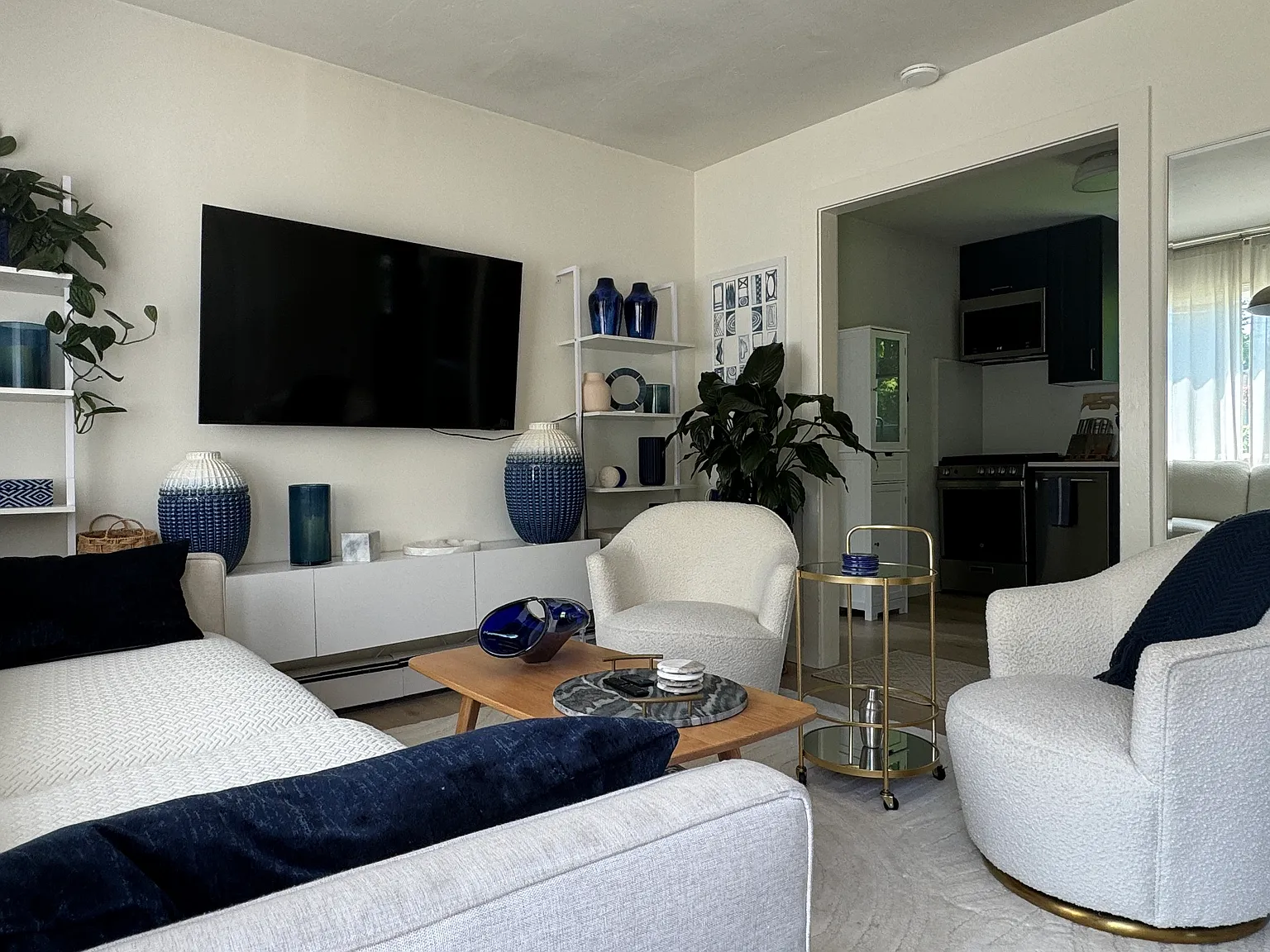 Village of Southampton 3 bedroom Gem — Photo 2
