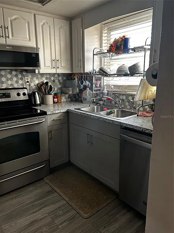 2 bed, 2.0 bath, 896 sqft, $1,900 — Photo 3
