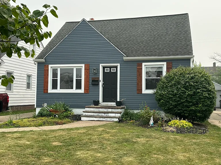 6711 Farnsworth Dr — Photo 2
