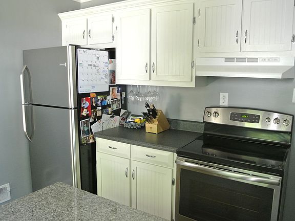 2nd image of 410 Willow Springs Dr