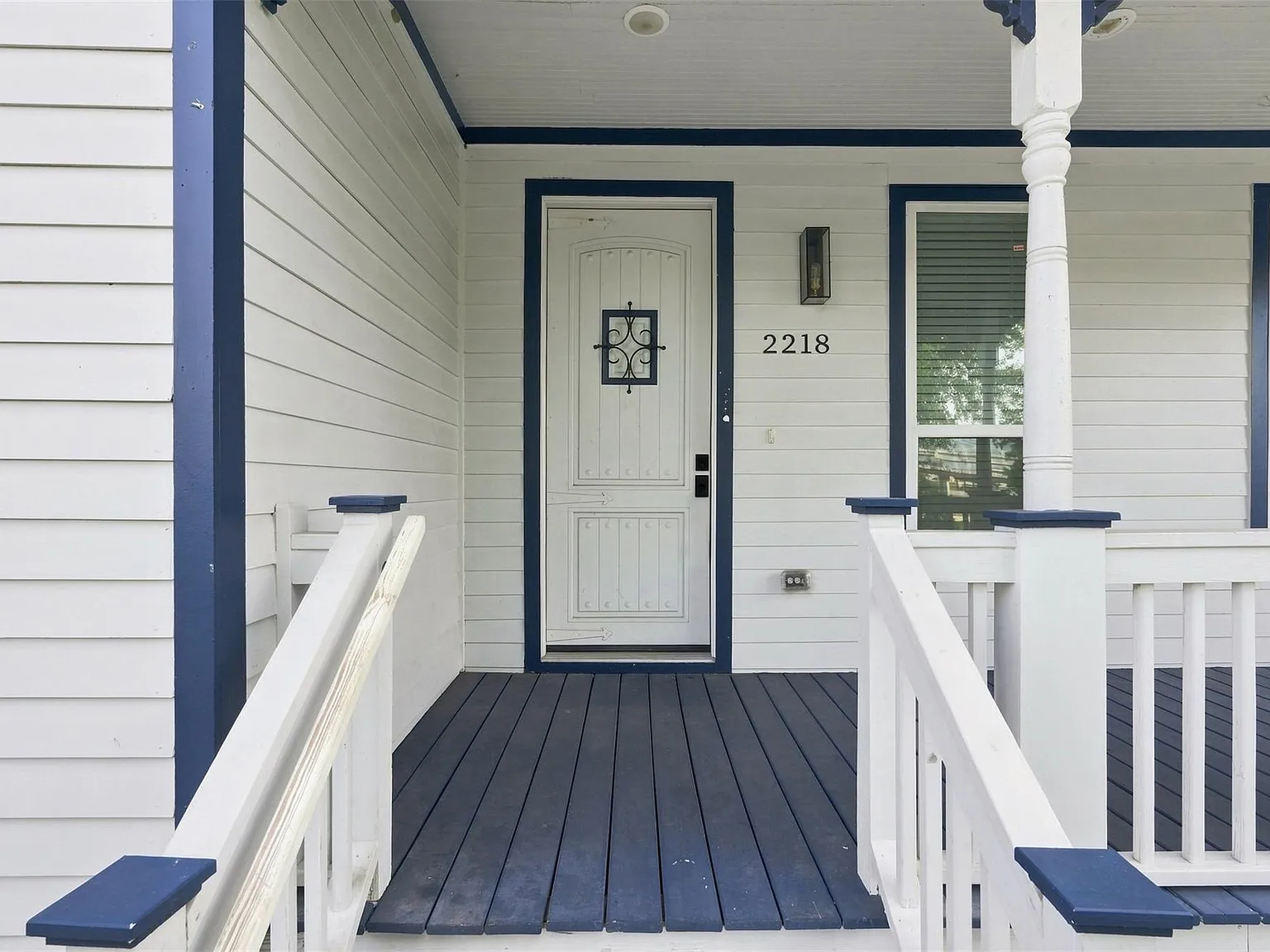 3 bed, 2.0 bath, 1969 sqft, $2,400 — Photo 2