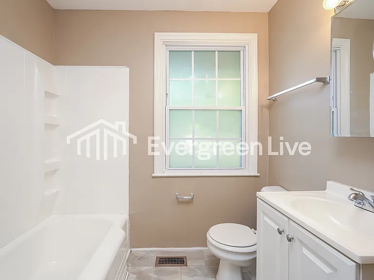 1016 Warren Ave — Photo 8