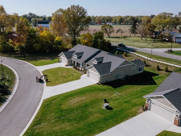 3211 W Bartlett Dr, New Haven, IN 46774