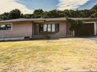 6 Breston Dr W, Shirley, NY 11967