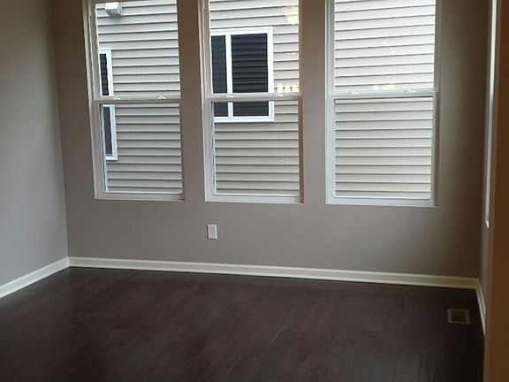 4th image of 1529 Scarborough Dr
