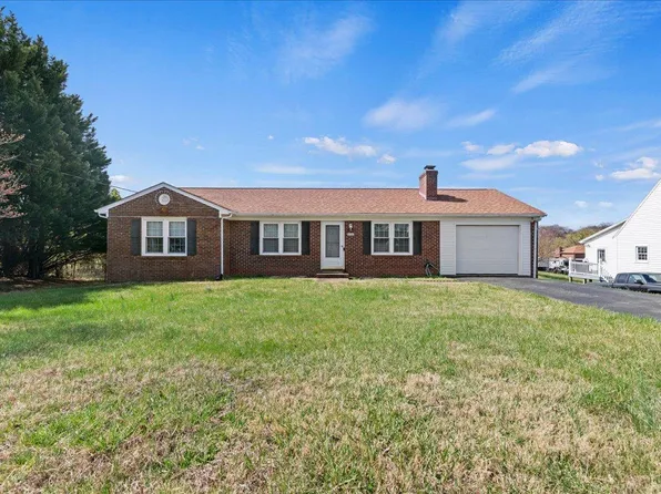 134 Hunt Club Dr, Madison Heights, VA 24572