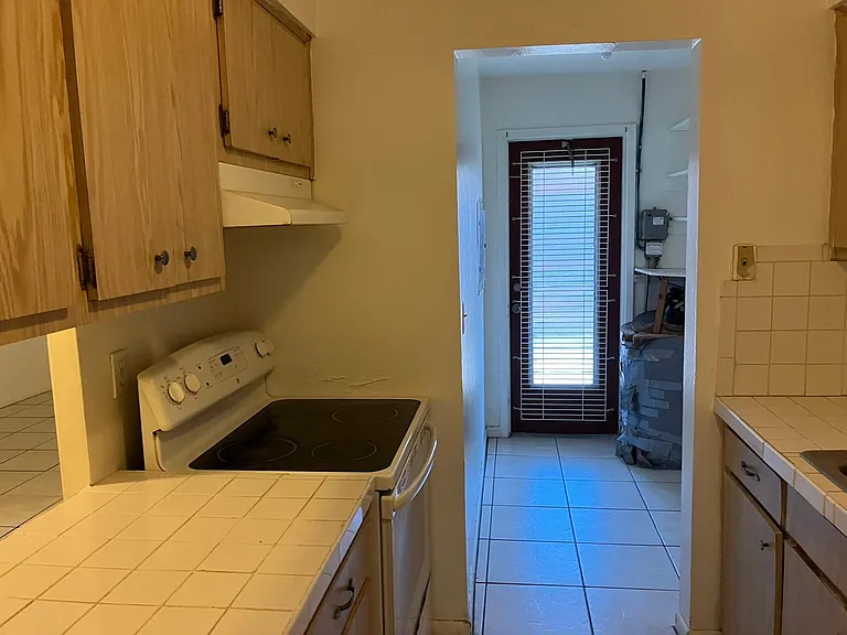389 Fulton St NE — Photo 6