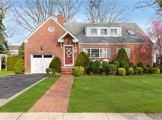 109 Lincoln St, Garden City, NY 11530