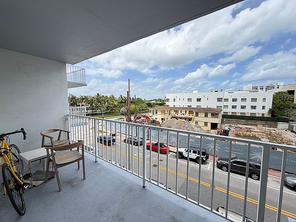 5th image of 2829 Indian Creek Dr APT 304