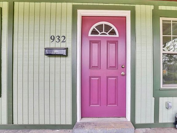3rd image of 932 Thomas Ave