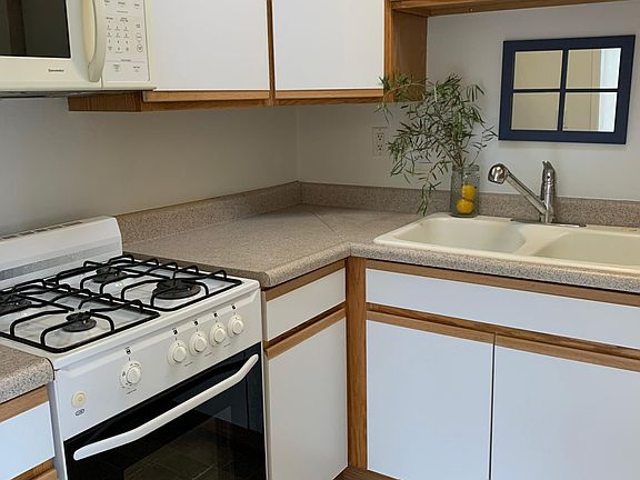 4th image of 127 Woodcrest Pl