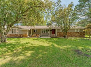 1311 E Pine St, Mason City, IL 62664